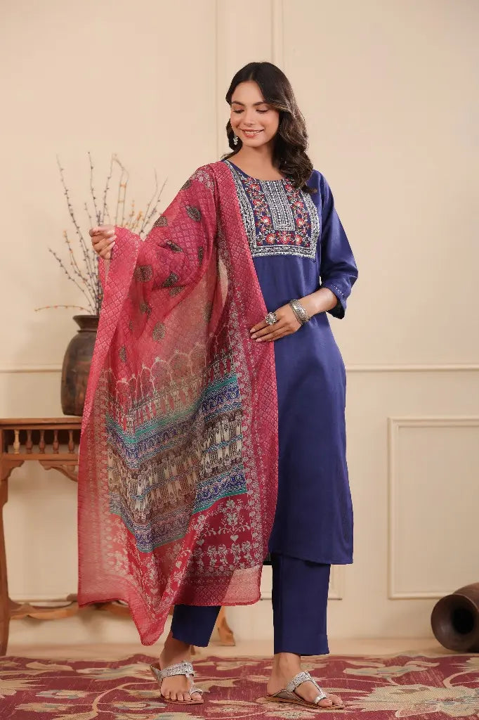 Women Navy Blue Solid Straight Embroridery Kurta Set