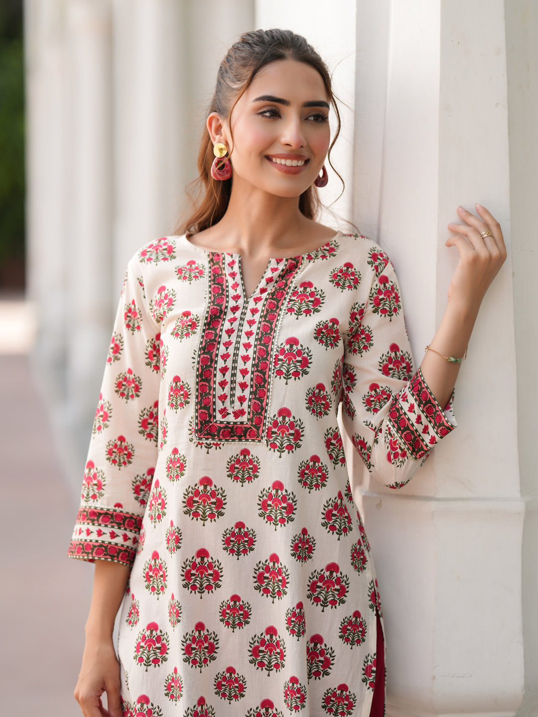 Women Ethnic Motifs Printed Round Neck Thread Work Kurta