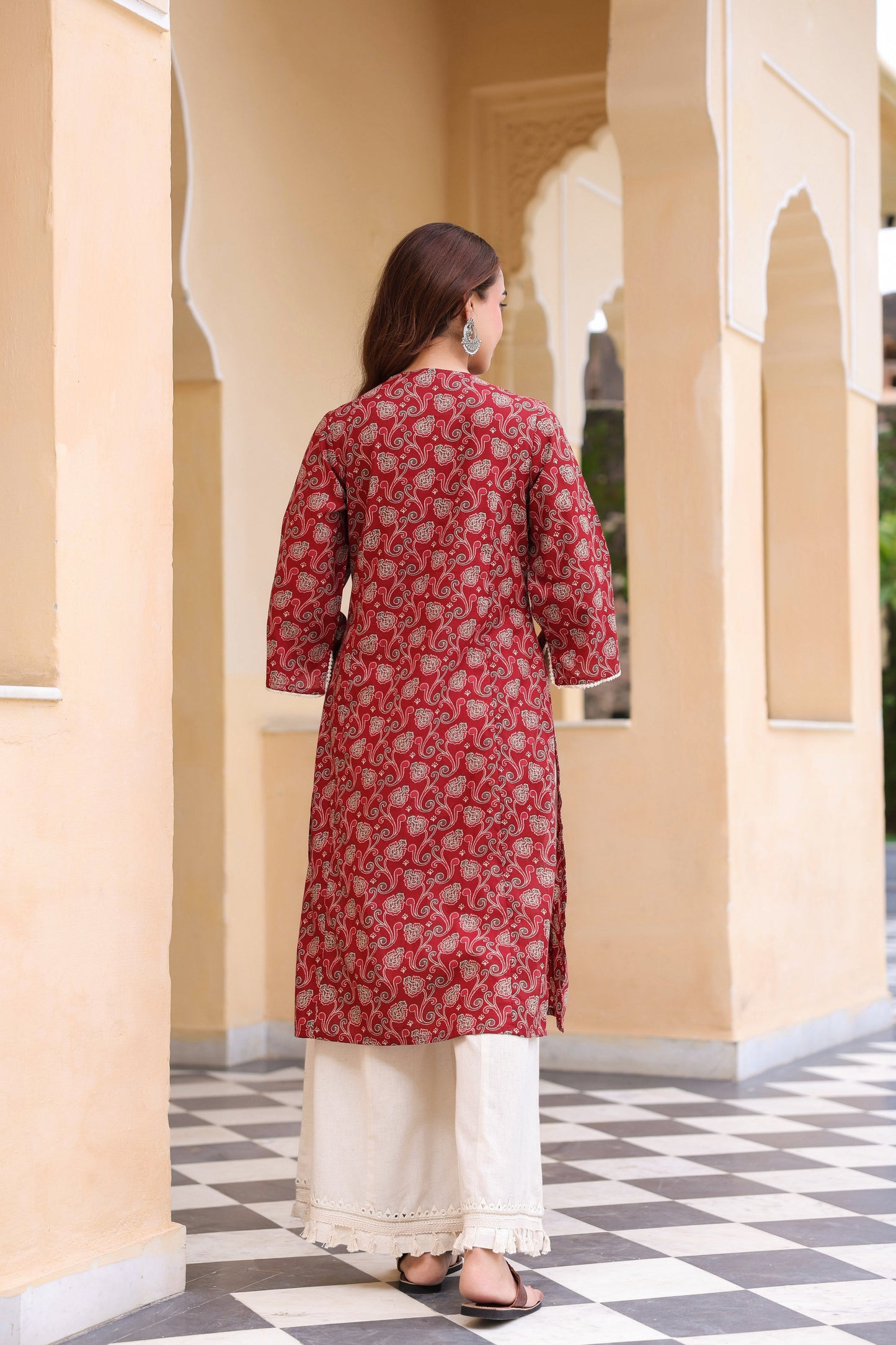 Women Floral Printed Round Neck Pure Cotton Straight Kurta