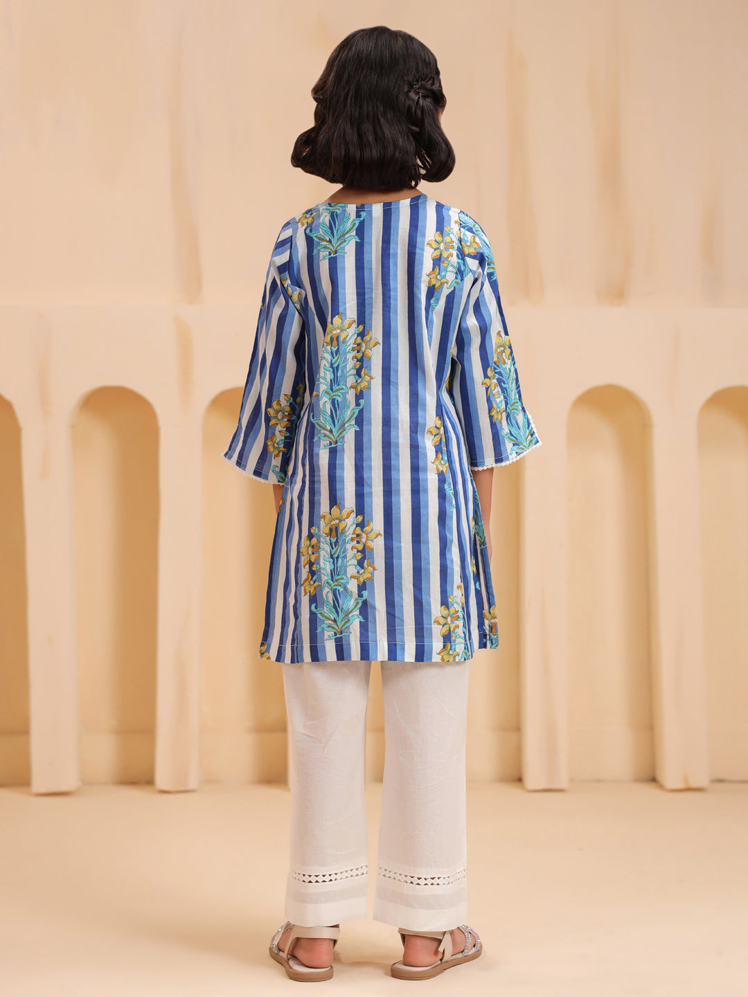 Girls Floral Printed Pure Cotton Kurta