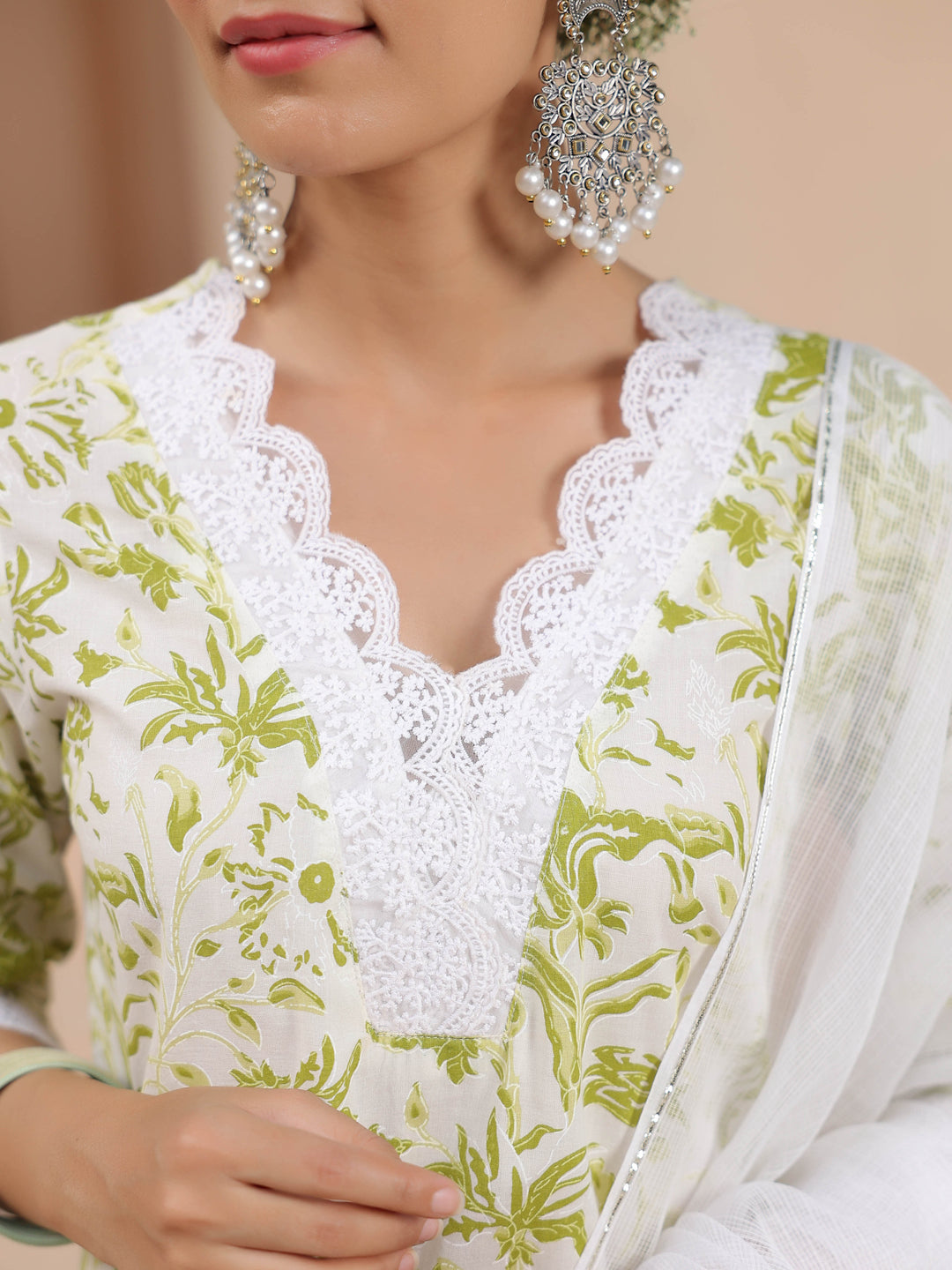 Women Green Floral Printed Pure Cotton Straight Kurta with Trousers & Dyed Dupatta