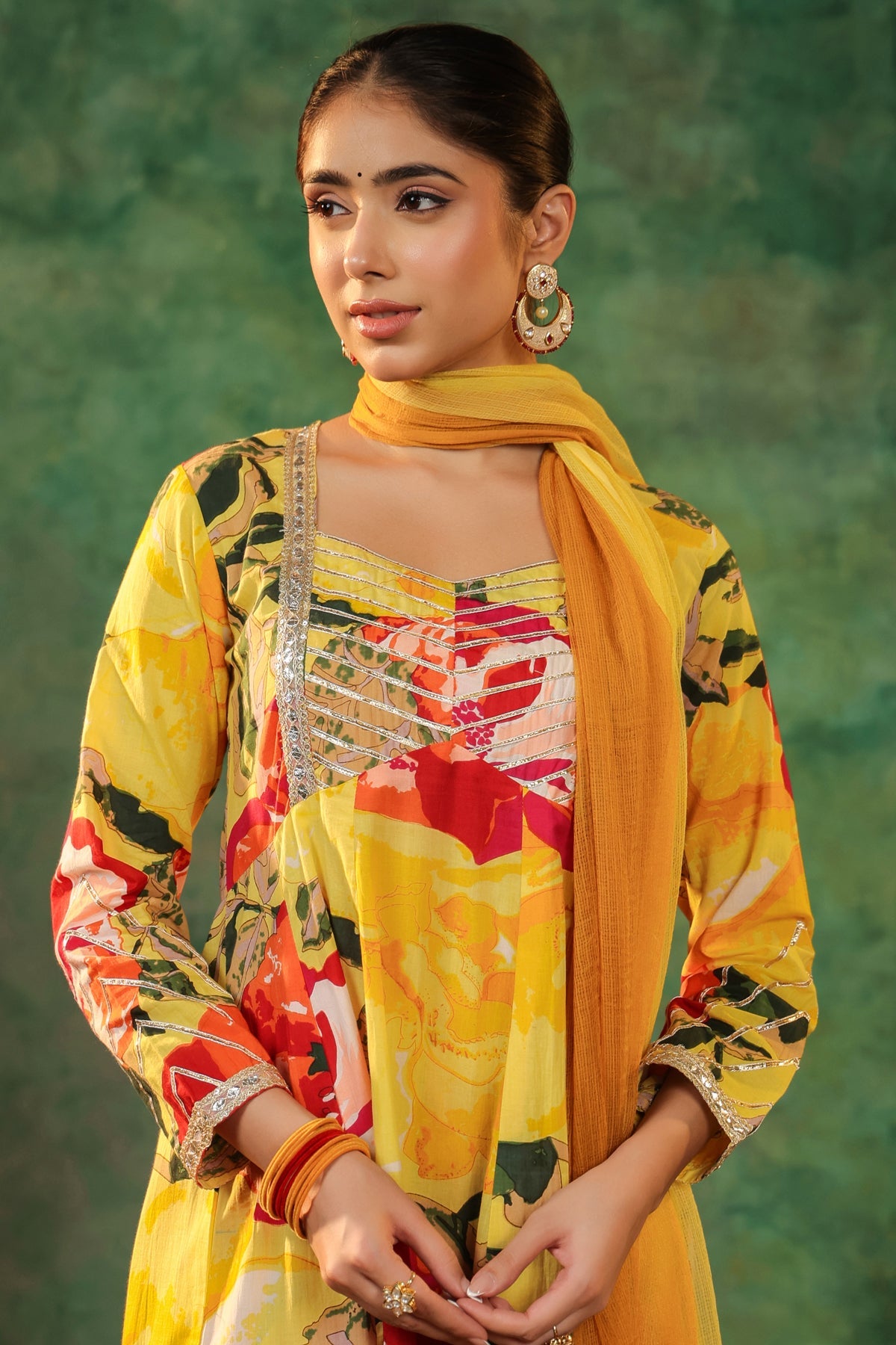 Women Floral Printed Gotta Patti Pure Cotton Kurta Sets