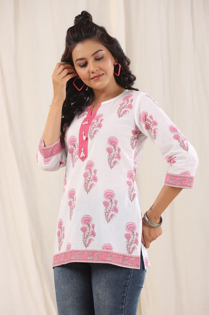 Women Fuchsia & White Floral Printed Pure Cotton Kurti