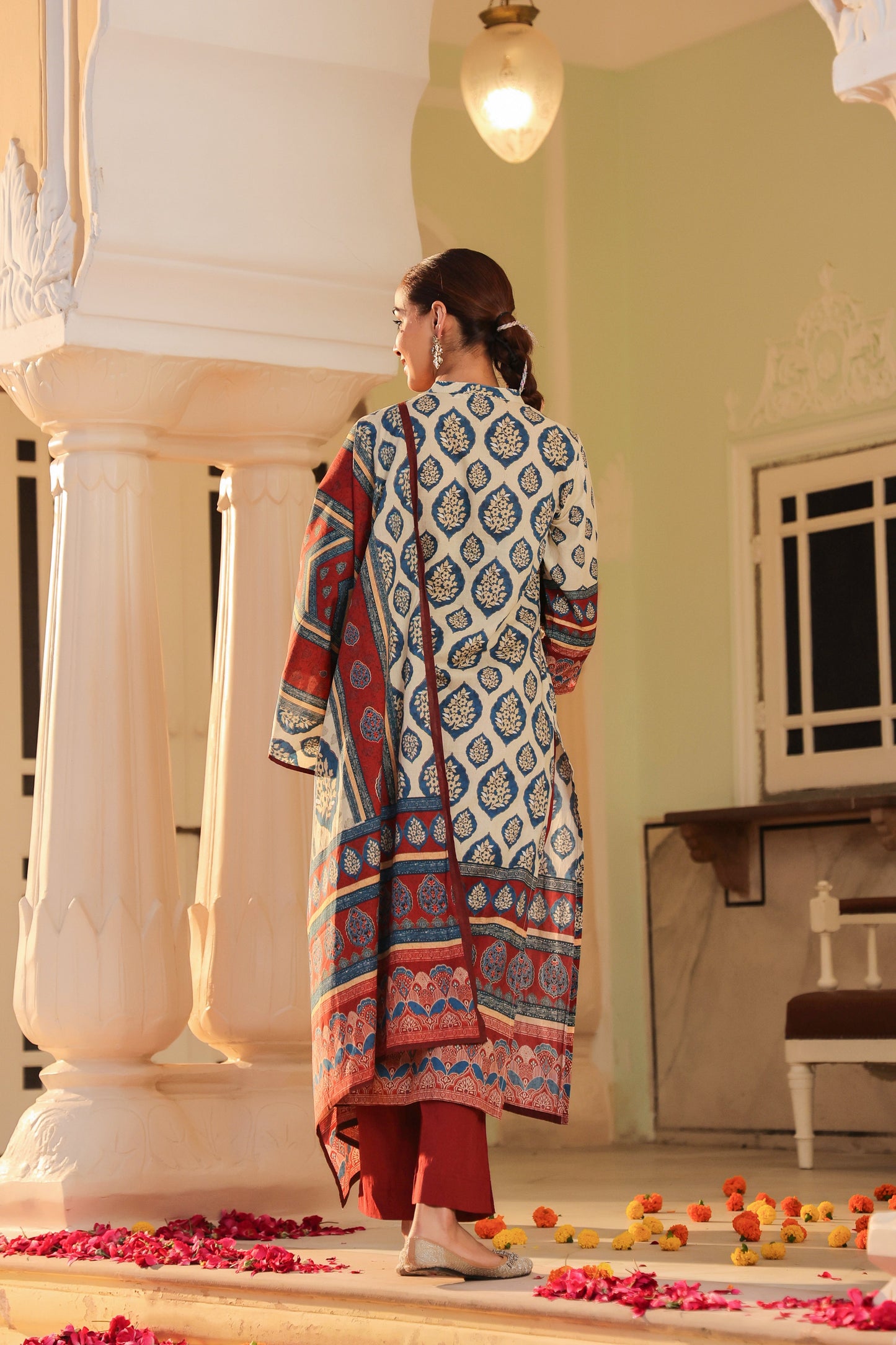 Floral Printed Mandarin Collar Muslin Kurta With Trousers & Dupatta