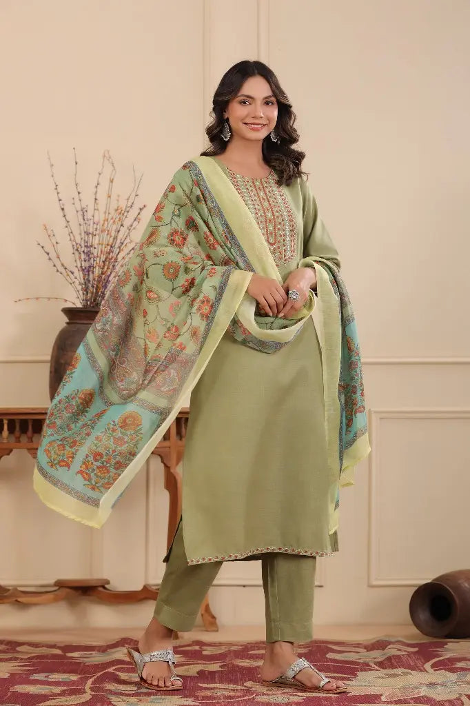 Women Green Solid Straight Embroridery Kurta Set