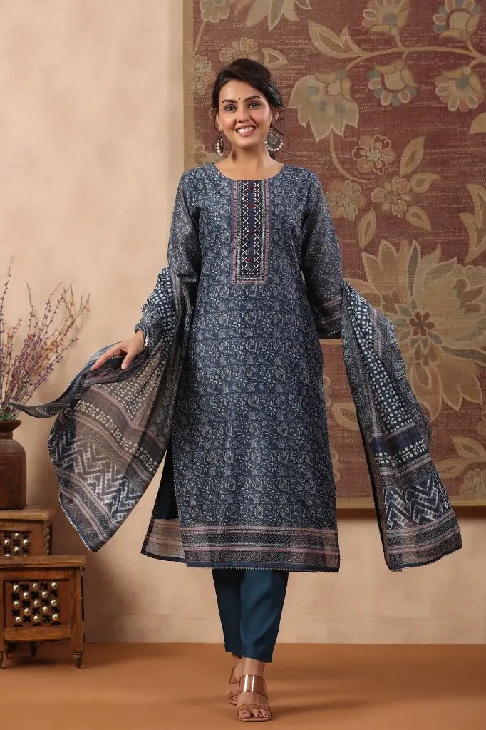 Women Blue Ethnic Motifs Thread Work Kurta Set