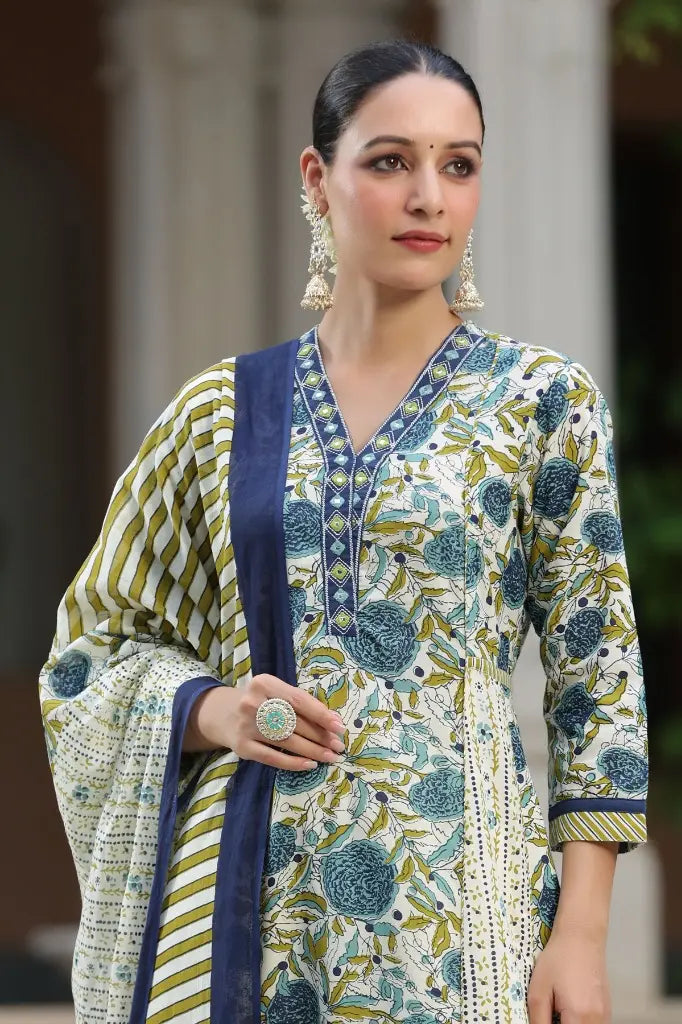 Women Blue Floral Printed A-line Kurta Set