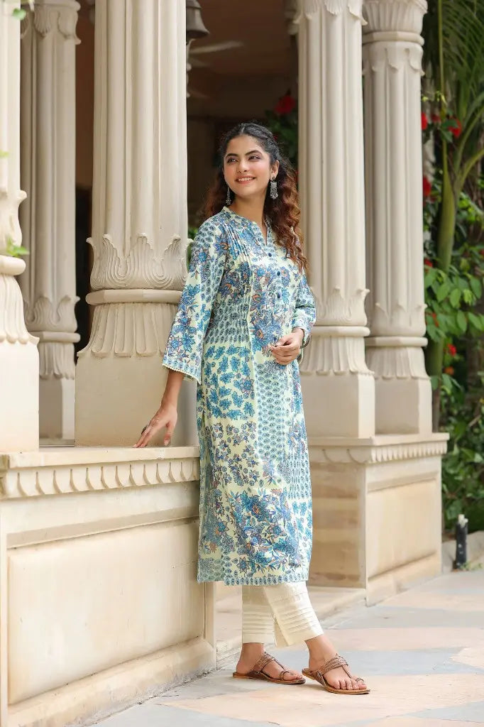 Women Blue Floral Printed Pintucks Kurta