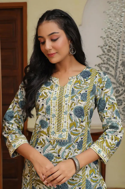 Women Blue and Green Floral Printed Kurta