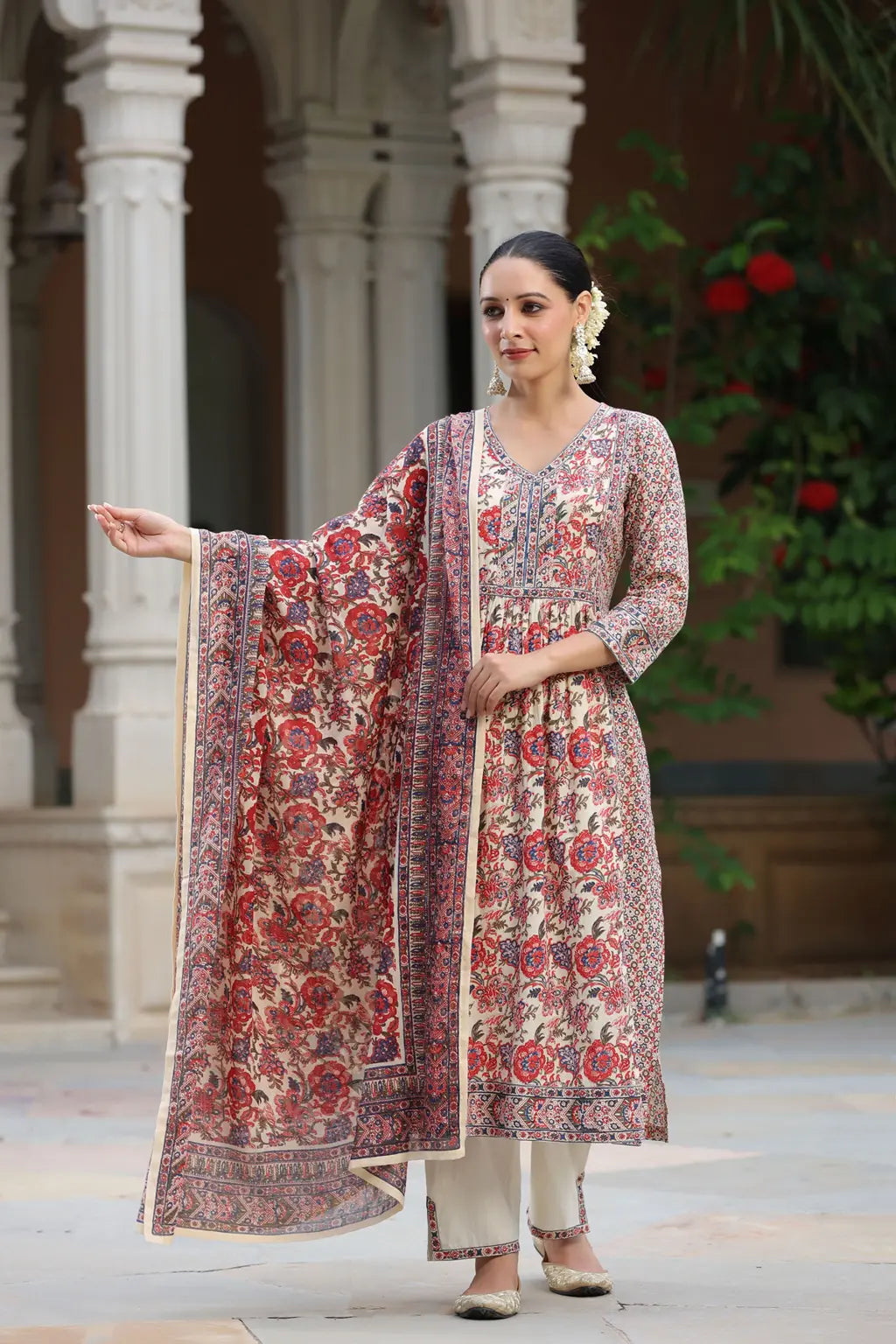 Women Cream Floral Printed A-line Kurta Set