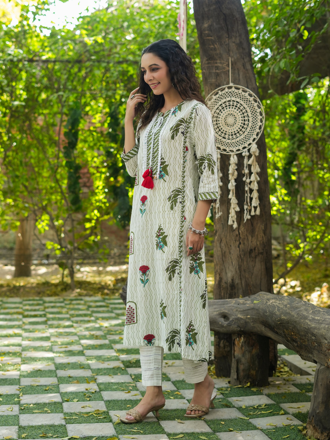 Striped Keyhole Neck Cotton Sequinned Straight Kurta