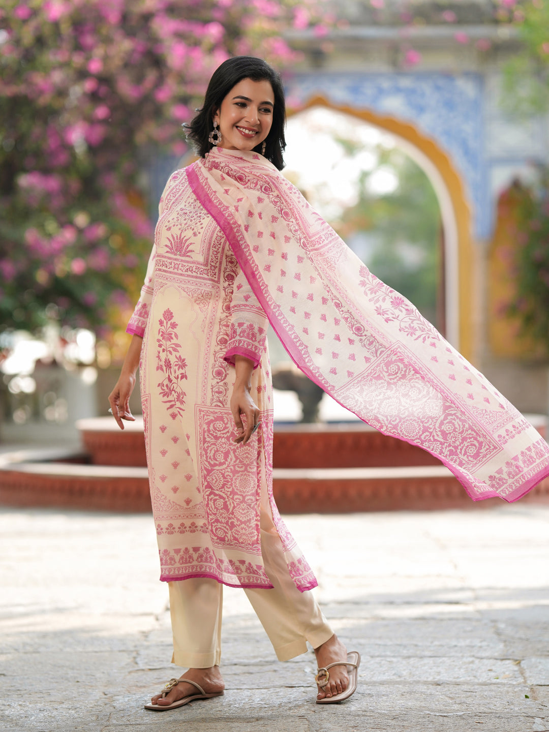 Women Ethnic Motifs Printed Kurta with Trousers & Dupatta