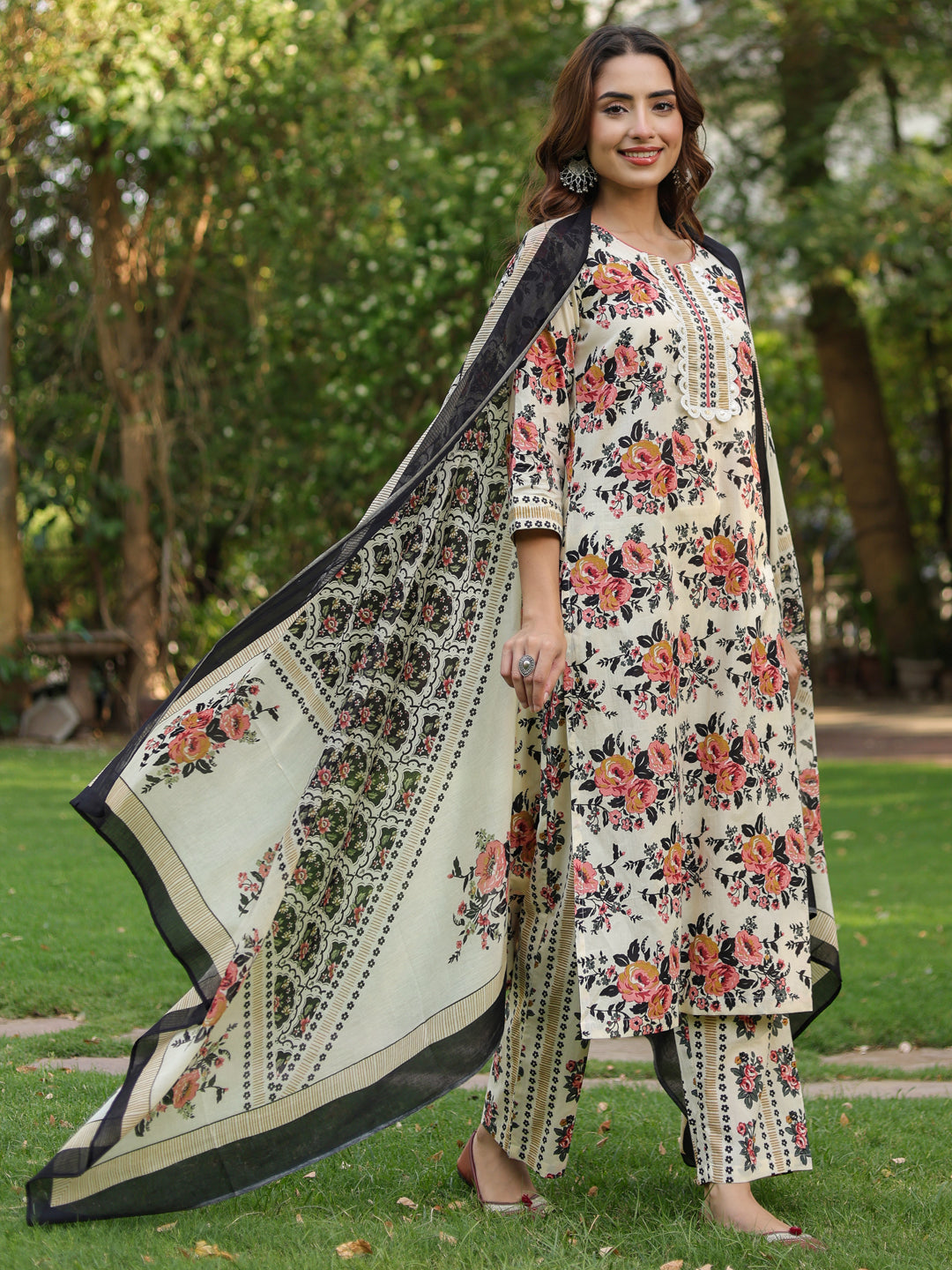 Women Floral Printed Regular Pure Cotton Kurta with Trousers & With Dupatta