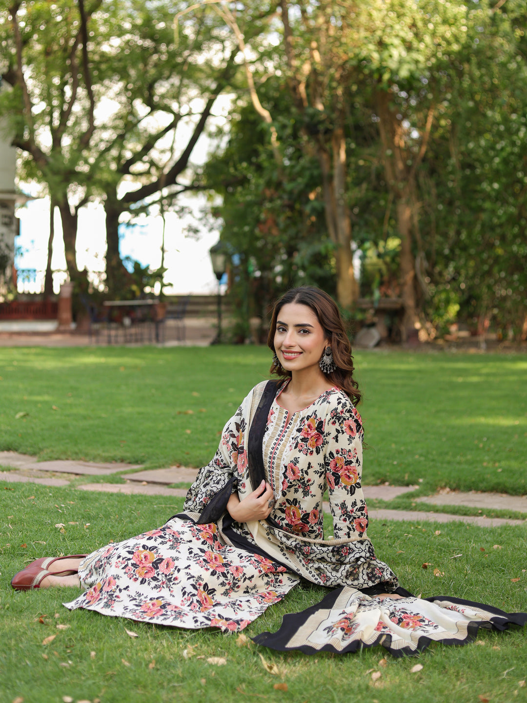 Women Floral Printed Regular Pure Cotton Kurta with Trousers & With Dupatta