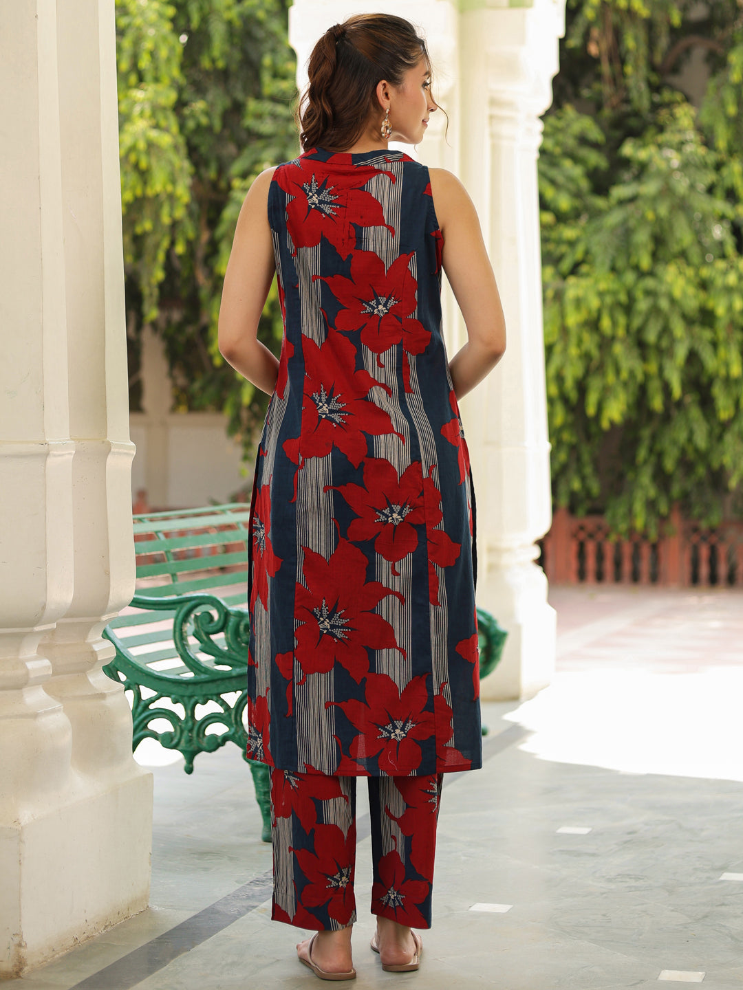 Women Floral Printed Cotton Kurta with Trousers