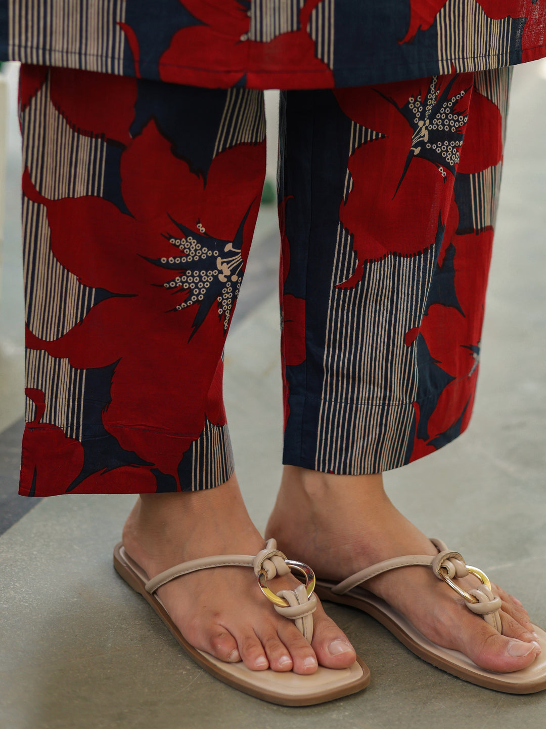 Women Floral Printed Cotton Kurta with Trousers
