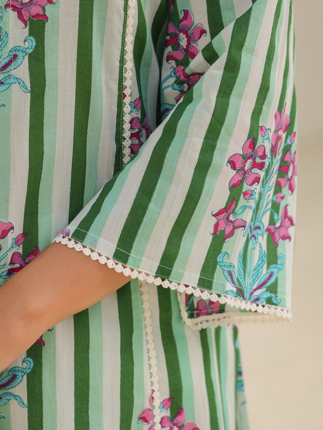 Women Strip Printed Pure Cotton Kurta