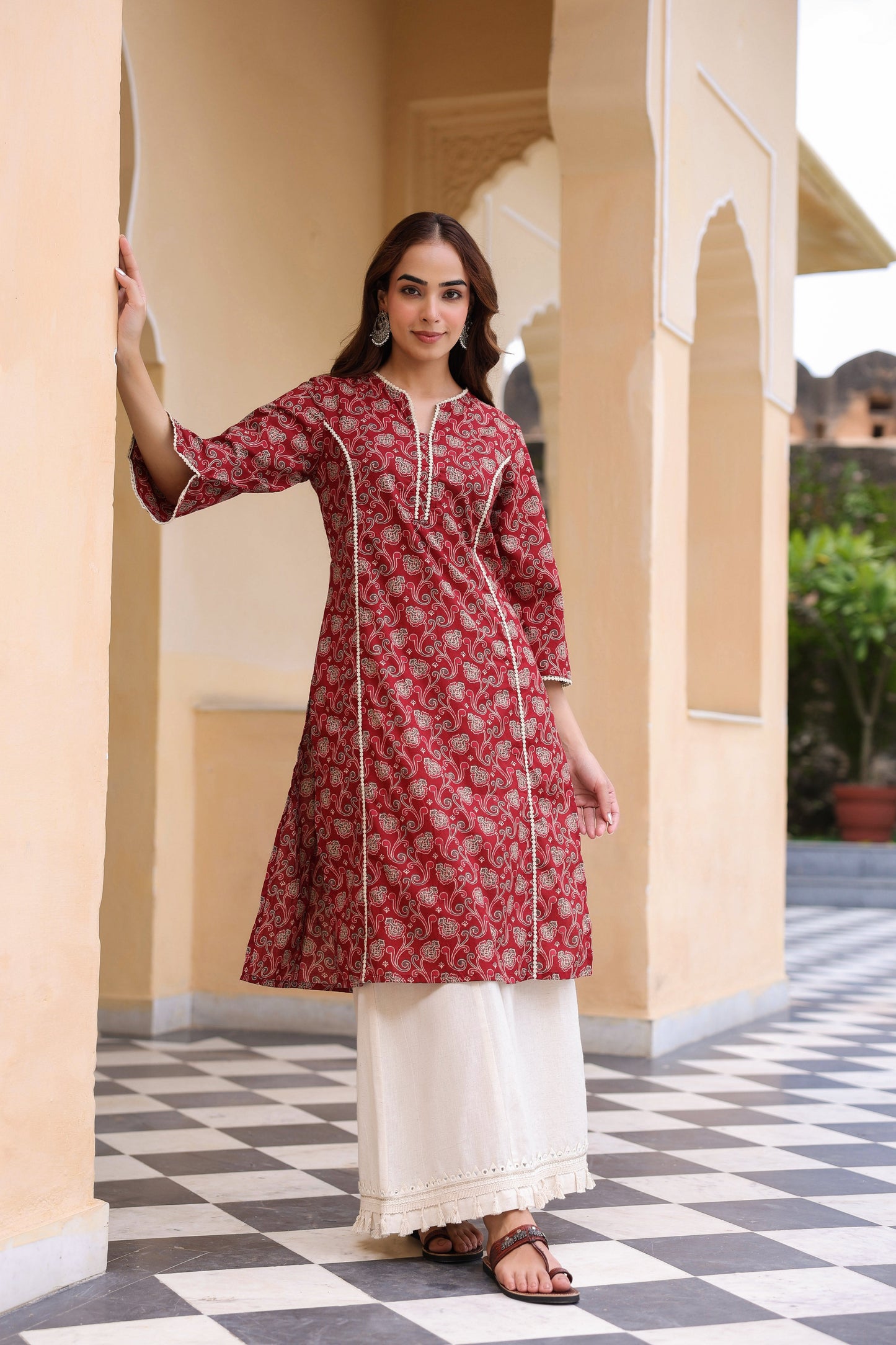 Women Floral Printed Round Neck Pure Cotton Straight Kurta