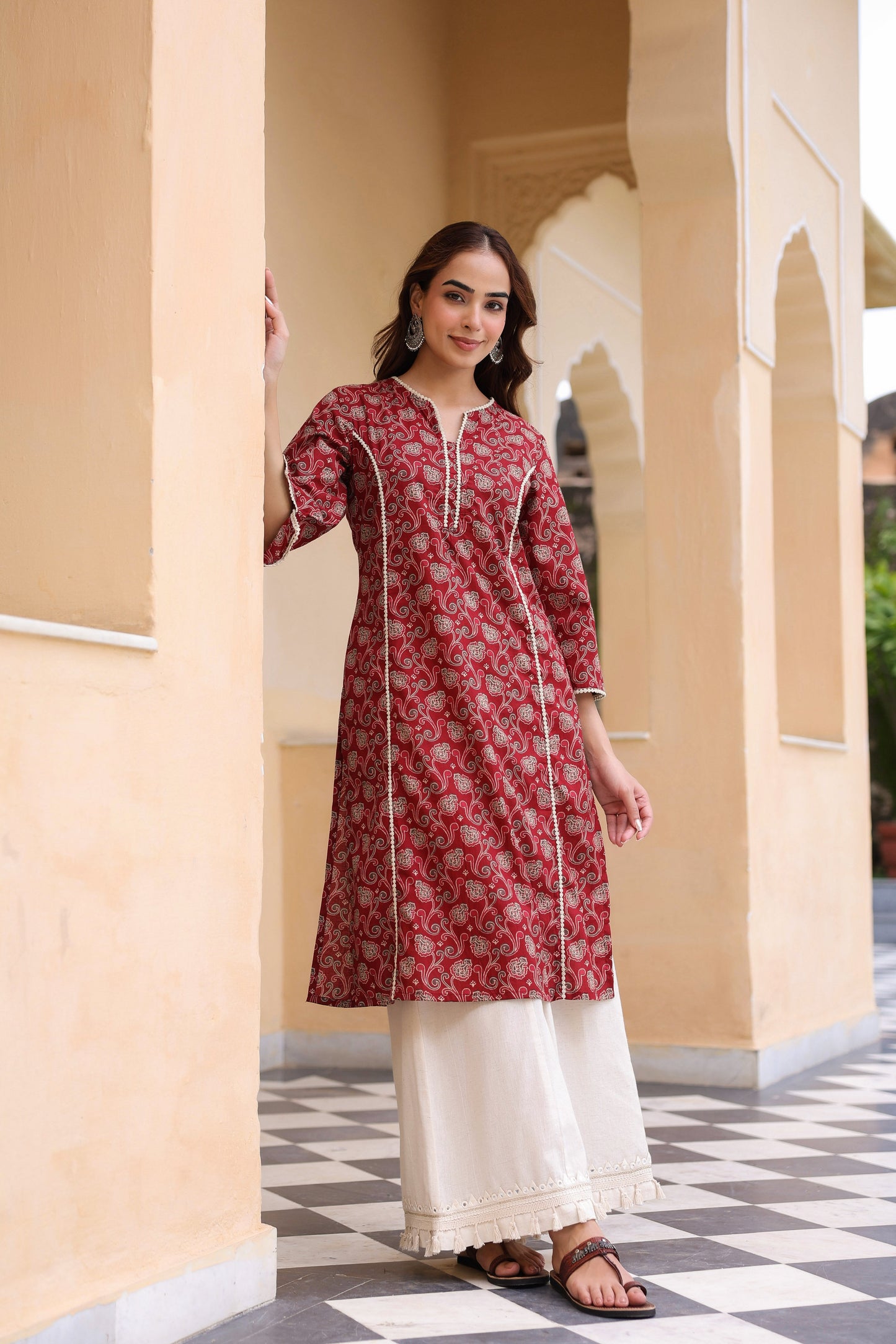 Women Floral Printed Round Neck Pure Cotton Straight Kurta