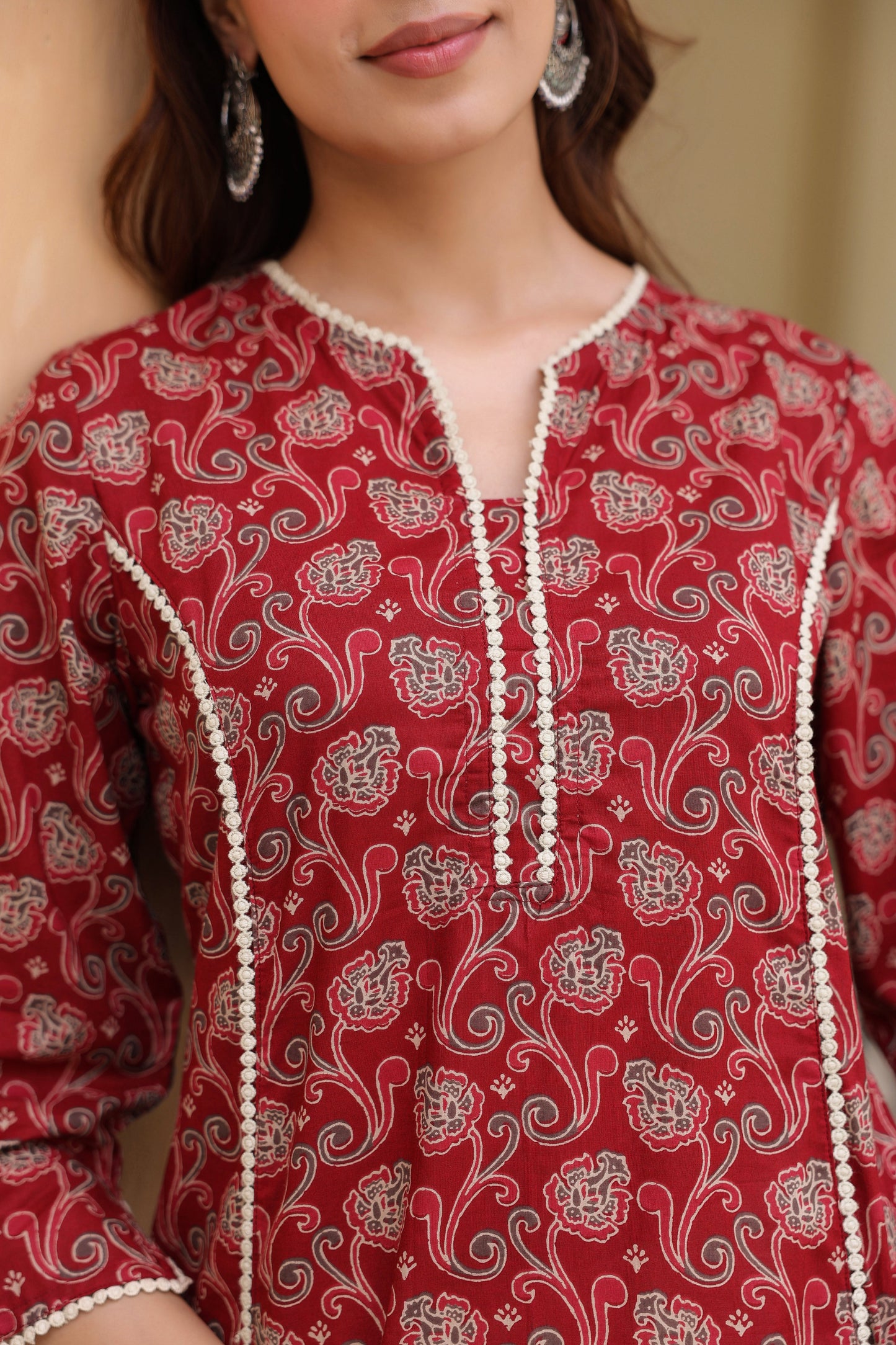 Women Floral Printed Round Neck Pure Cotton Straight Kurta