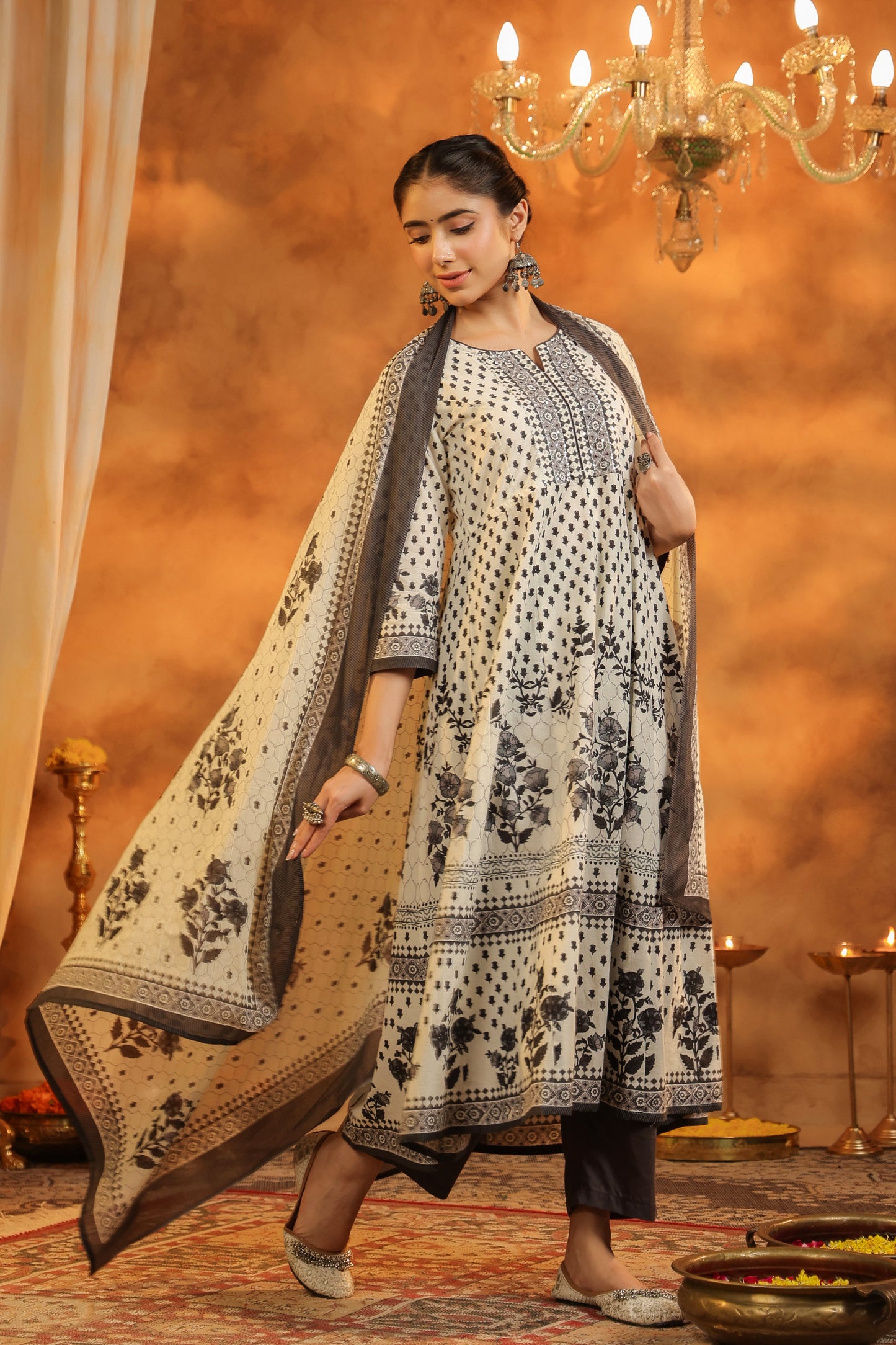 Floral Printed Pure Cotton Kurta With Trousers & Dupatta