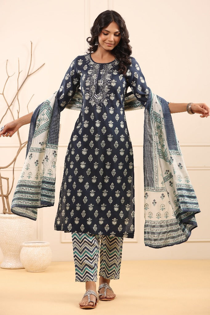 Women Blue Floral Embroidered Kurta Set