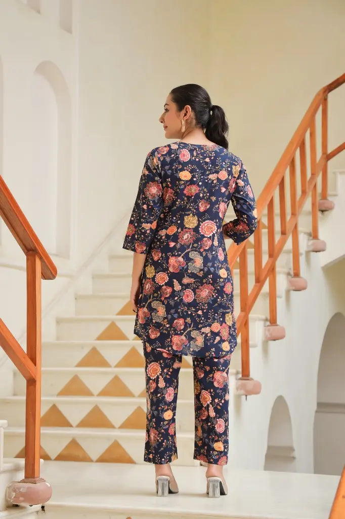 Women Navy Blue Floral Printed Pure Cotton Kurta with Trousers