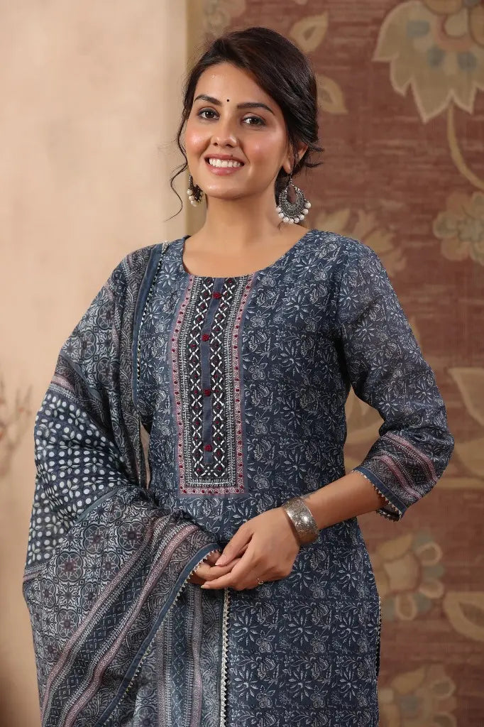 Women Blue Ethnic Motifs Thread Work Kurta Set