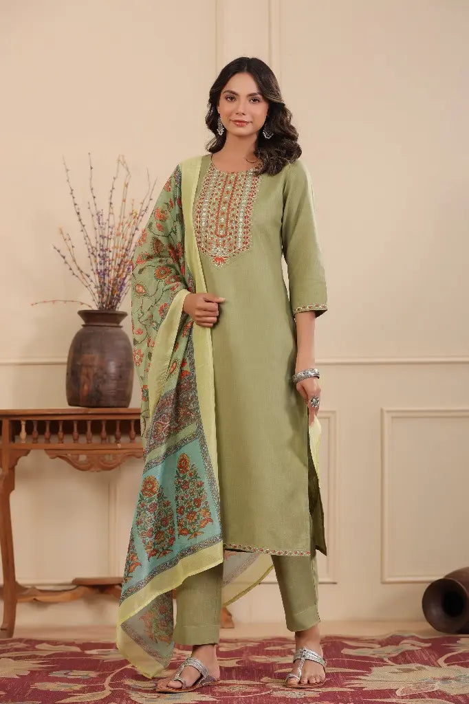 Women Green Solid Straight Embroridery Kurta Set