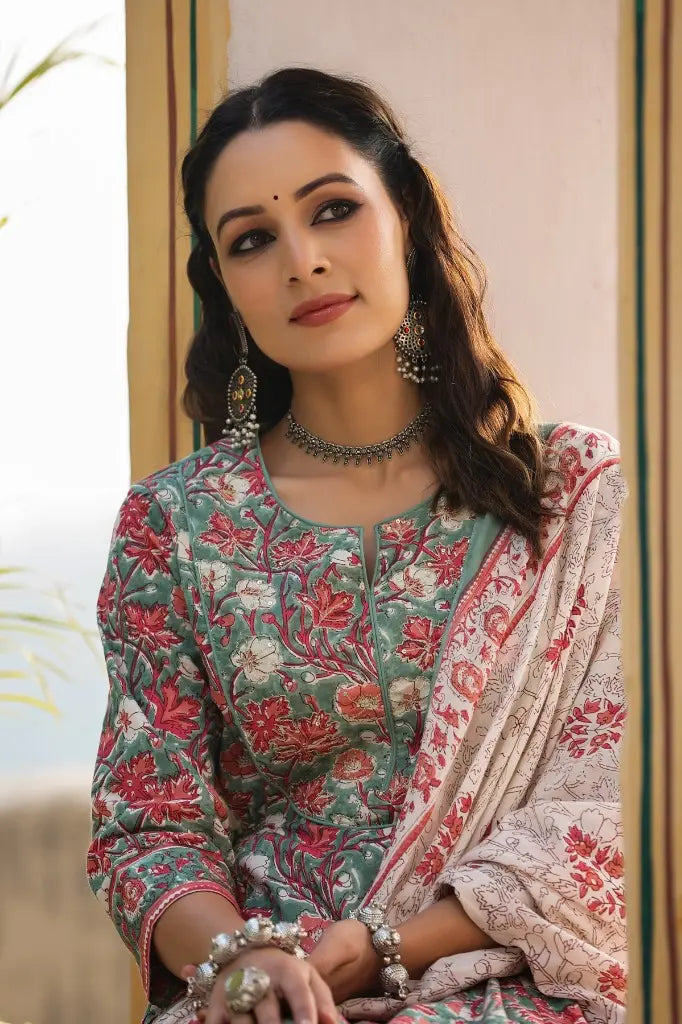 Women Red & Green Floral Printed Cotton Anarkali Kurta Set