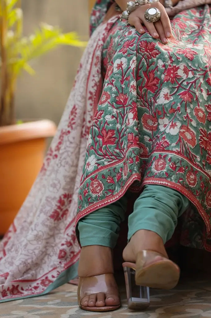Women Red & Green Floral Printed Cotton Anarkali Kurta Set